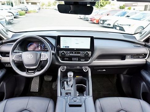 Used 2026 Toyota Grand Highlander AWD Hybrid image 19