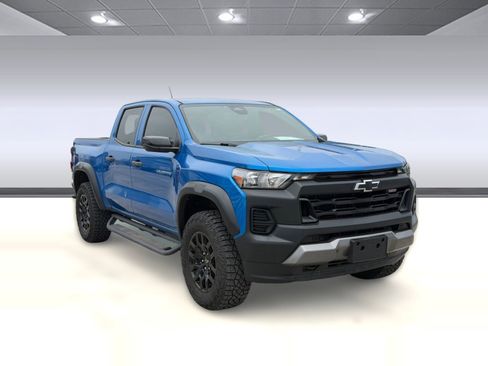 Used 2024 Chevrolet Colorado Trail Boss w/ Advanced Trailering Package AWD/4WD image 6