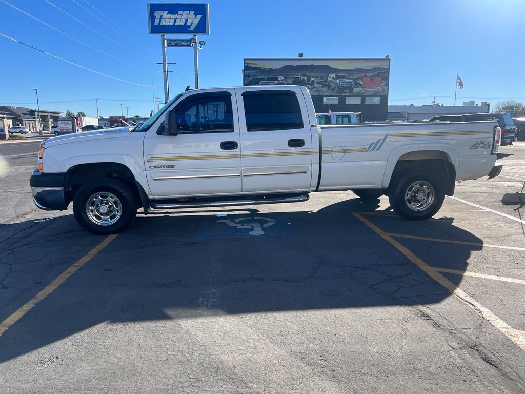 Used 2006 Chevrolet Silverado 2500 LT w/ Onstar Plus Package AWD/4WD image 6