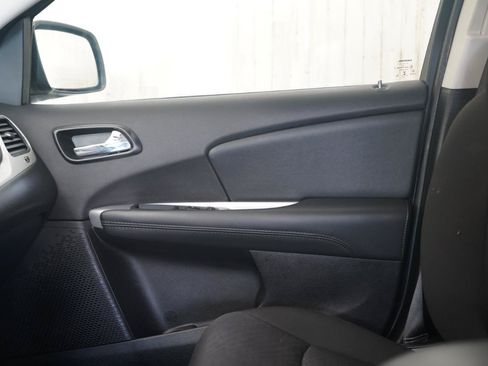 Used 2019 Dodge Journey SE FWD image 32