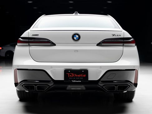 Used 2024 BMW 760i xDrive image 26