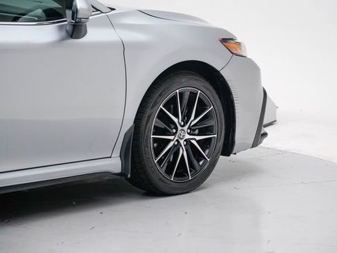 Used 2024 Toyota Camry SE FWD image 7