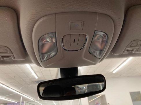 Used 2017 Jeep Compass Latitude w/ Cold Weather Group FWD image 25
