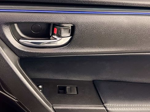 Used 2018 Toyota Corolla SE image 31