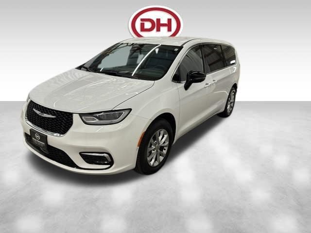 Used 2025 Chrysler Pacifica Select AWD/4WD image 10