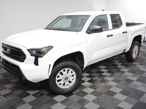 Used 2025 Toyota Tacoma SR image 2