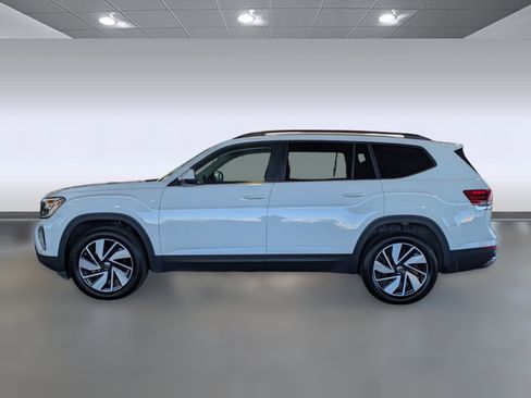 Used 2025 Volkswagen Atlas SE image 2