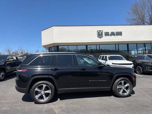 Used 2023 Jeep Grand Cherokee Limited w/ Trailer Tow Prep Group (B) image 6