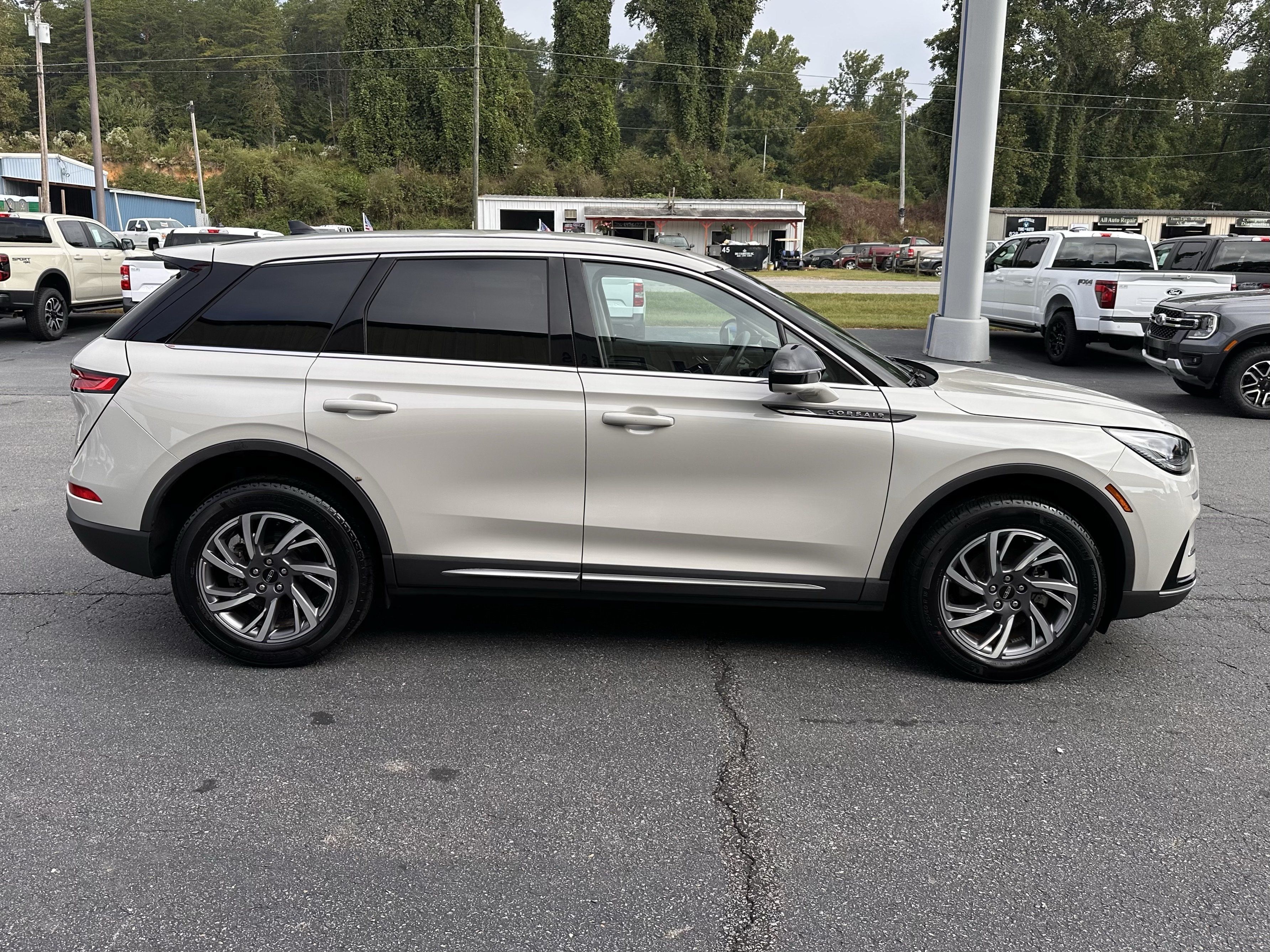Used 2024 Lincoln Corsair AWD w/ Equipment Group 101A image 5