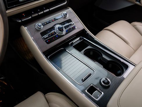 Used 2024 Lincoln Aviator Reserve w/ Equipment Group 201A image 12