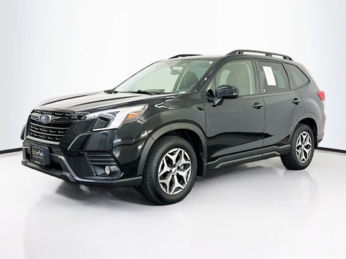 Used 2023 Subaru Forester Premium image 3
