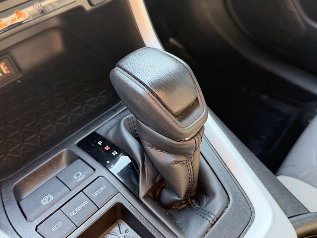 Used 2025 Toyota RAV4 XLE FWD image 26
