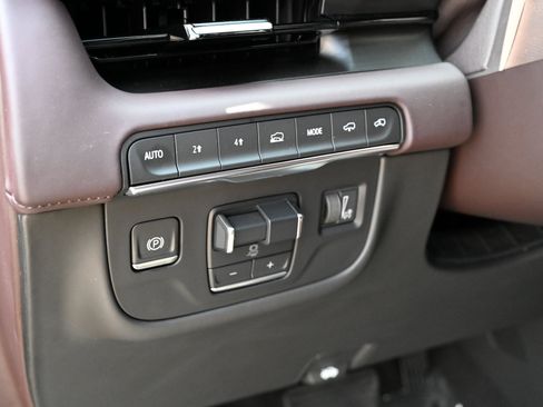Used 2023 Cadillac Escalade ESV Sport Platinum w/ LPO, ONYX Package AWD/4WD image 24