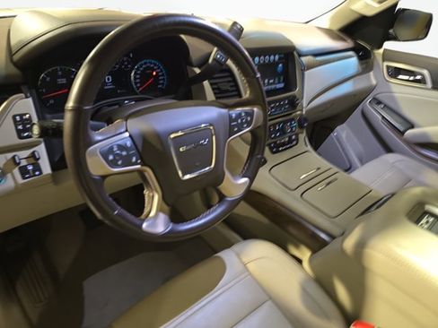 Used 2019 GMC Yukon Denali w/ Denali Ultimate Package AWD/4WD image 18