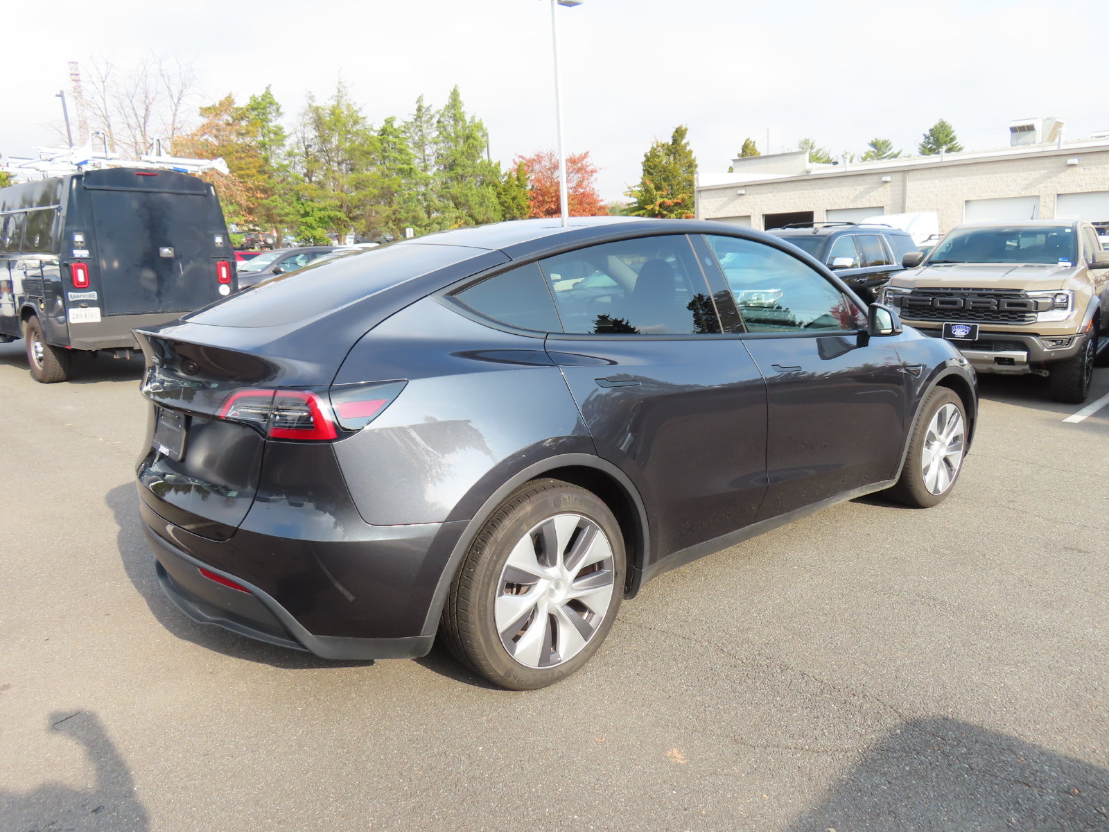 Used 2024 Tesla Model Y 2WD image 5
