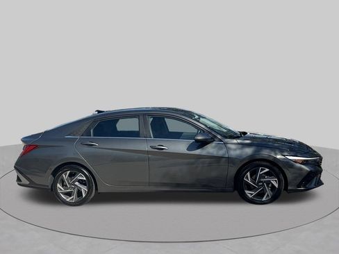 Used 2025 Hyundai Elantra SEL FWD image 7