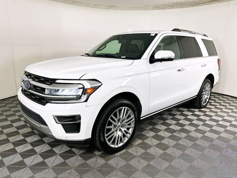 Used 2024 Ford Expedition Limited image 7