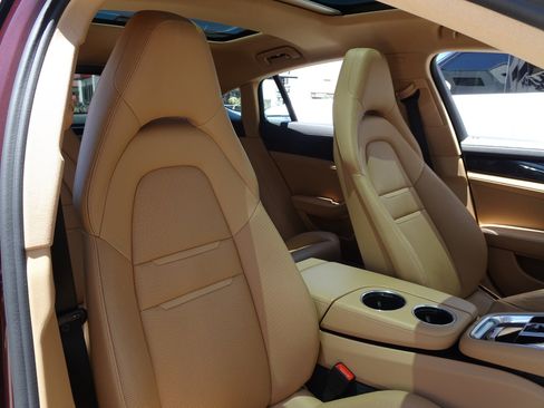 Used 2018 Porsche Panamera image 21