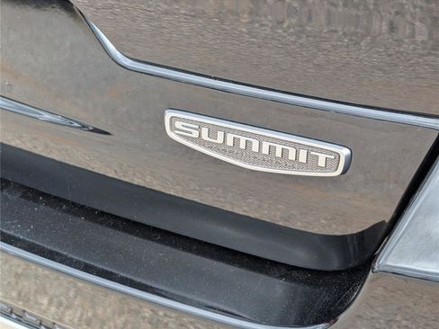 Used 2023 Jeep Grand Cherokee Summit AWD/4WD image 10