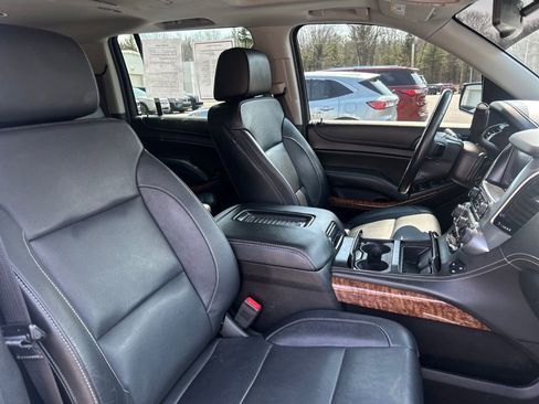Used 2020 Chevrolet Suburban Premier AWD/4WD image 32