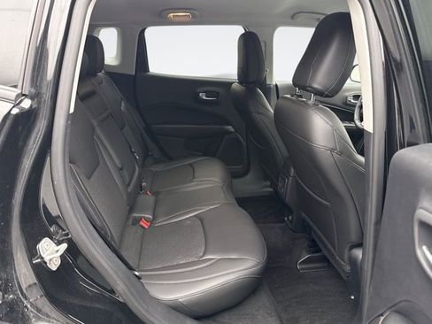 Used 2018 Jeep Compass Latitude w/ Cold Weather Group AWD/4WD image 17