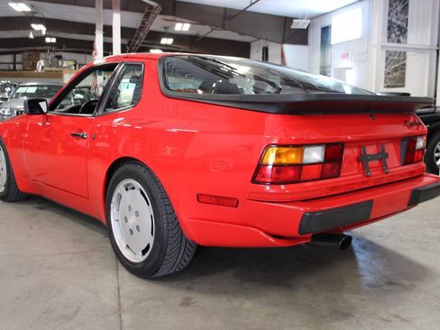 Used 1987 Porsche 944 Turbo RWD image 4