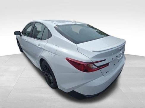 Used 2025 Toyota Camry SE FWD image 4