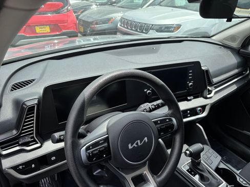 Used 2025 Kia Sportage LX FWD image 33