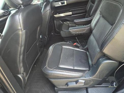 Used 2021 Ford Explorer Limited w/ Equipment Group 301A image 8