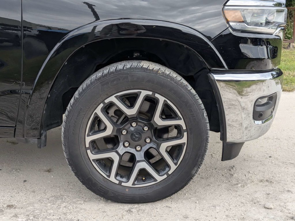 Used 2025 RAM 1500 Laramie AWD/4WD image 12