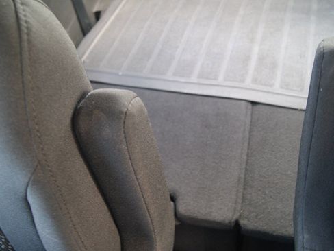 Used 2012 MAZDA MAZDA5 Sport image 11