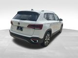 Used 2022 Volkswagen Taos SE w/ Panoramic Sunroof Package image 4