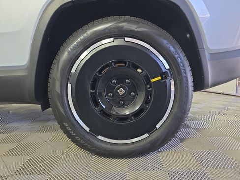 Used 2025 Rivian R1S Adventure AWD/4WD image 10