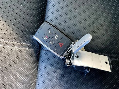 Used 2024 Land Rover Range Rover Velar S image 11