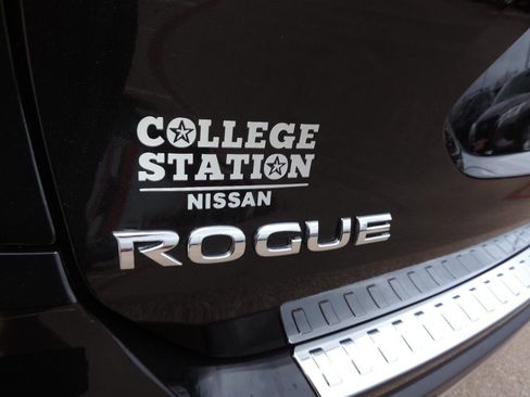 Used 2020 Nissan Rogue SL w/ Premium Package image 19