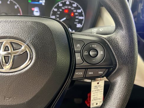 Used 2023 Toyota Corolla LE image 19