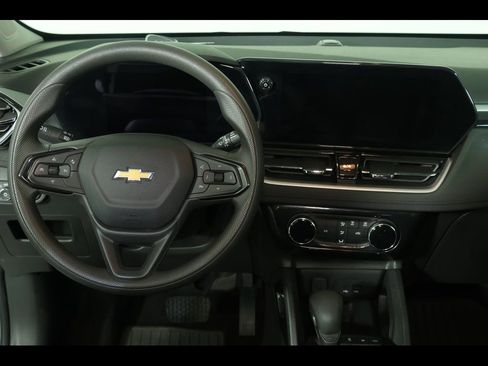 Used 2024 Chevrolet TrailBlazer LT image 15