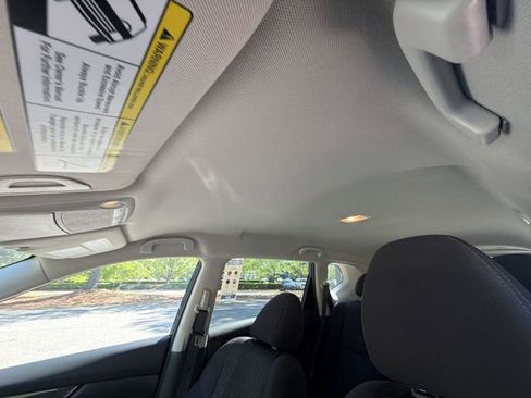 Used 2019 Nissan Rogue SV w/ Premium Package image 22