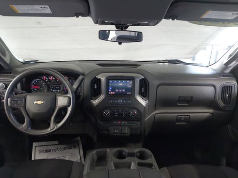 Used 2020 Chevrolet Silverado 1500 Custom w/ Custom Convenience Package AWD/4WD image 5