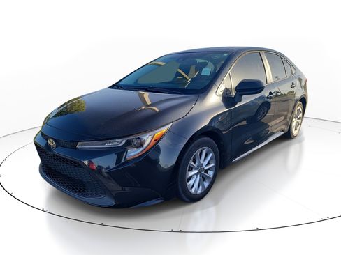 Used 2022 Toyota Corolla LE w/ LE Premium Package image 3