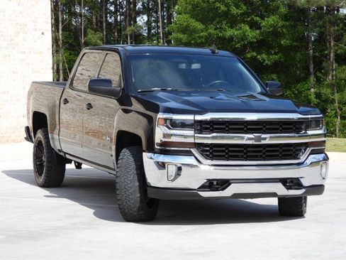 Used 2018 Chevrolet Silverado 1500 LT w/ Texas Edition AWD/4WD image 9