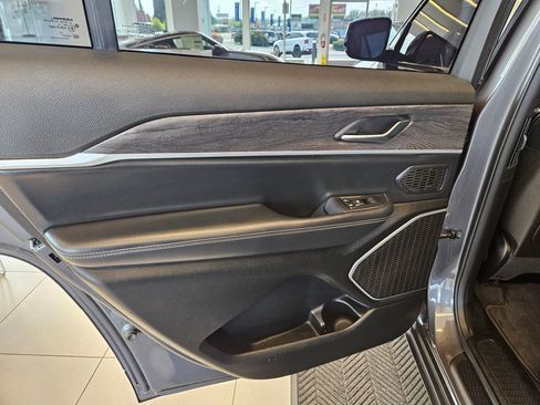 Used 2022 Jeep Grand Cherokee L Limited AWD/4WD image 25