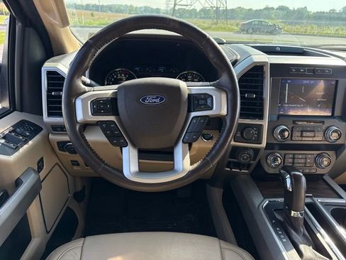 Used 2019 Ford F150 Lariat w/ Equipment Group 502A Luxury AWD/4WD image 20