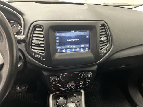 Used 2019 Jeep Compass Latitude w/ Cold Weather Group image 16