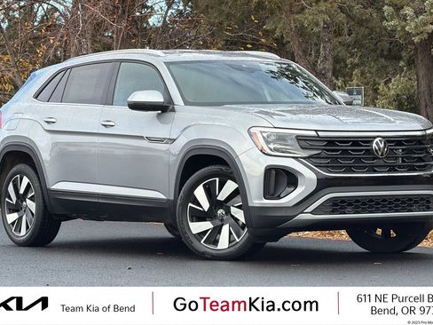 Used 2024 Volkswagen Atlas Cross Sport SE image 1