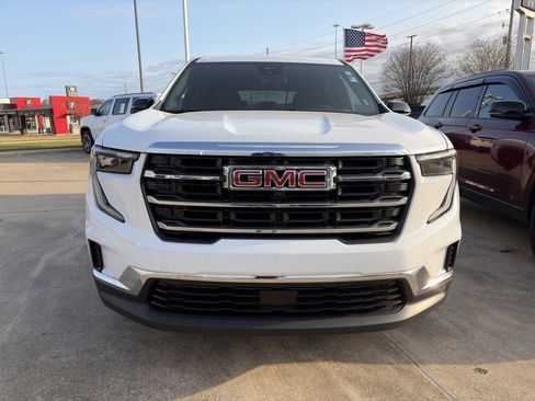Used 2025 GMC Acadia Elevation image 2