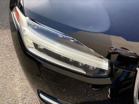 Used 2018 Volvo XC90 T6 Momentum w/ Convenience Package image 27