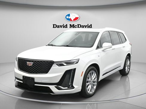 Used 2023 Cadillac XT6 Premium Luxury w/ Technology Package FWD image 4