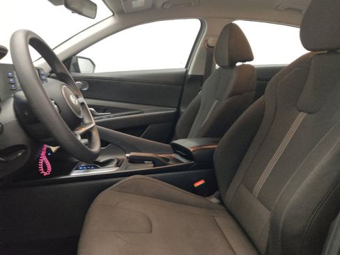 Used 2025 Hyundai Elantra SE FWD image 17