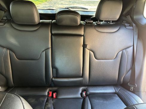 Used 2025 Jeep Compass Limited image 33